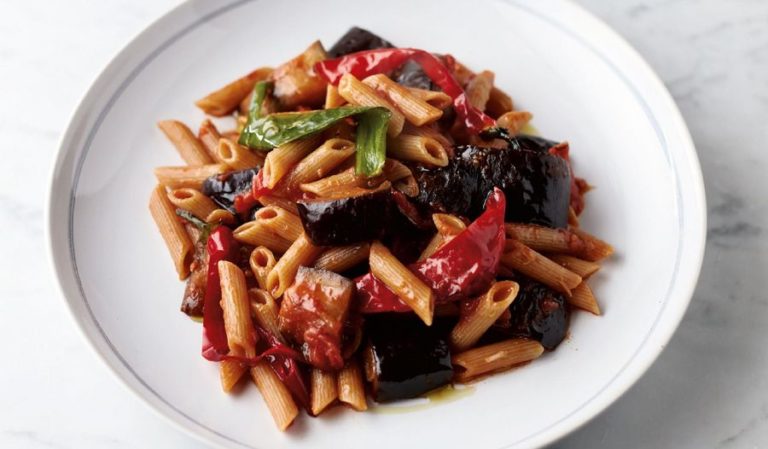 Jamie Oliver's Penne Arrabbiata | Quick & Easy Food Channel 4